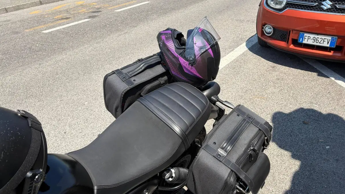 Moto Guzzi V7 Stone (2021 - 24) (8)