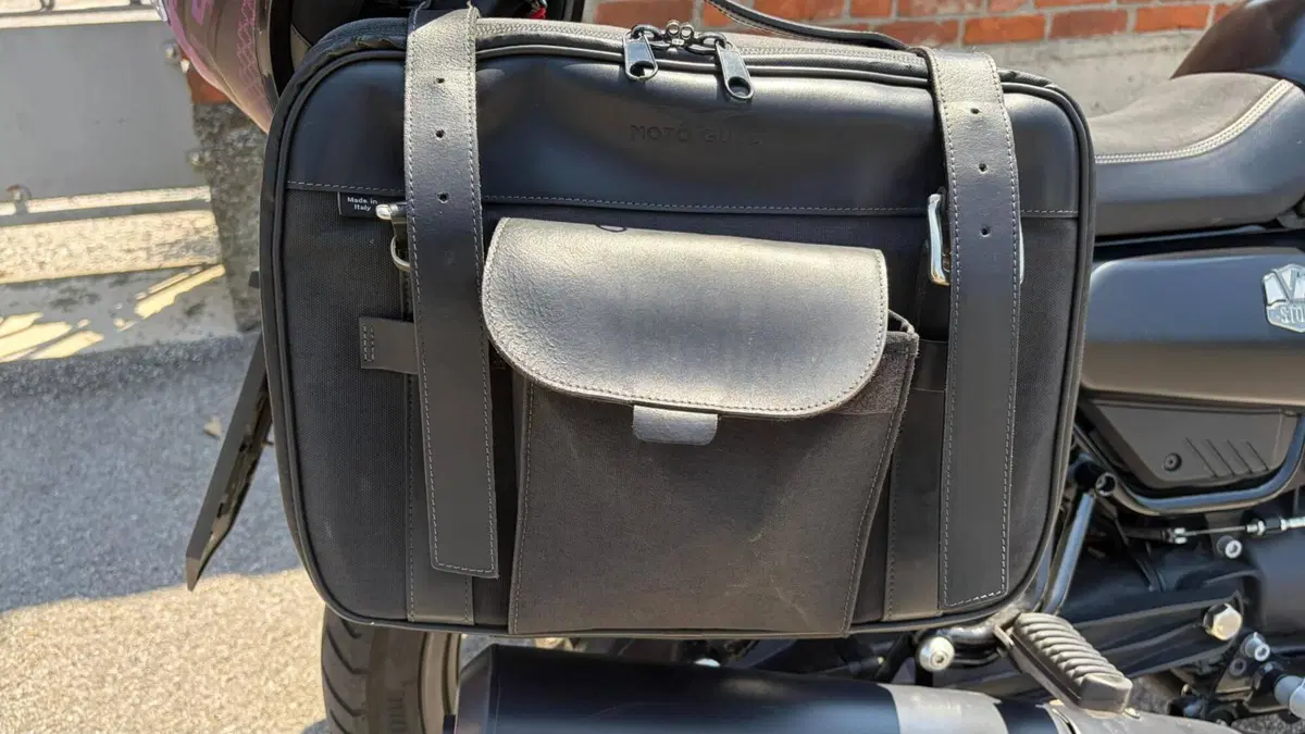 Moto Guzzi V7 Stone (2021 - 24) (9)