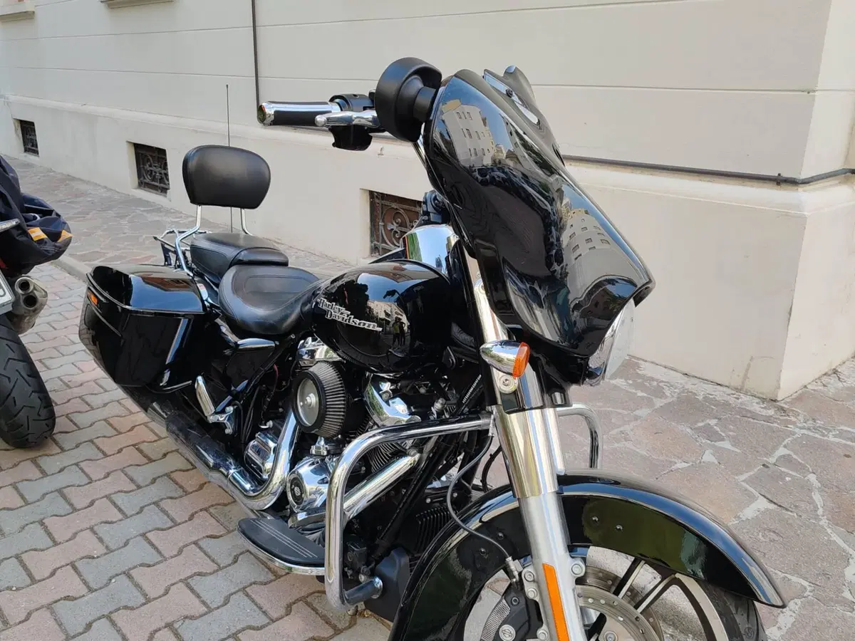 Harley-Davidson 107 Street Glide (2017 - 19) - FLHX