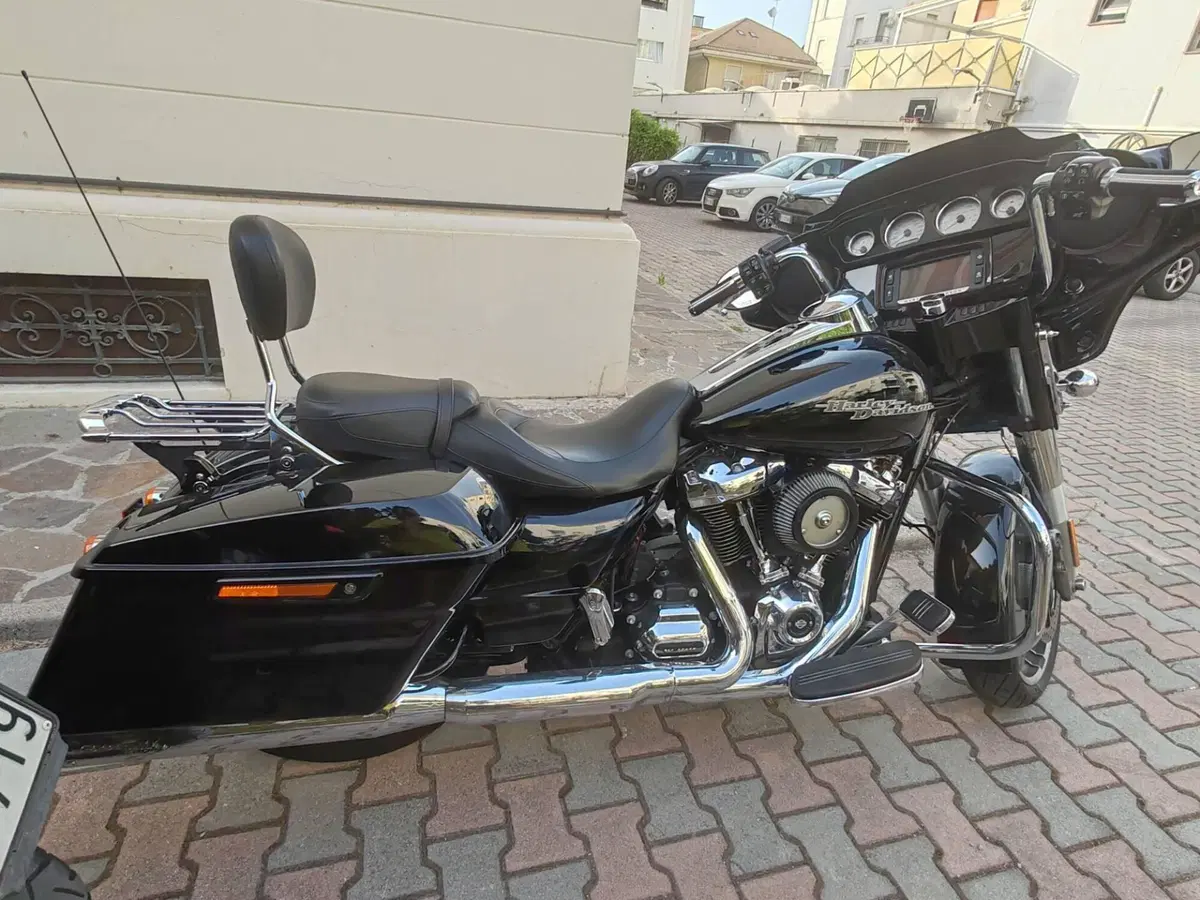 Harley-Davidson 107 Street Glide (2017 - 19) - FLHX (3)
