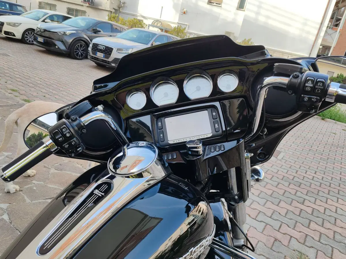 Harley-Davidson 107 Street Glide (2017 - 19) - FLHX (5)