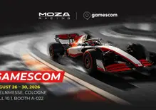 MOZA Inarrestabile. Pilota IA batte il campione del mondo F1 eSports. Pedali col Feedback. Nuovi volanti Porsche, Ford, Mercedes