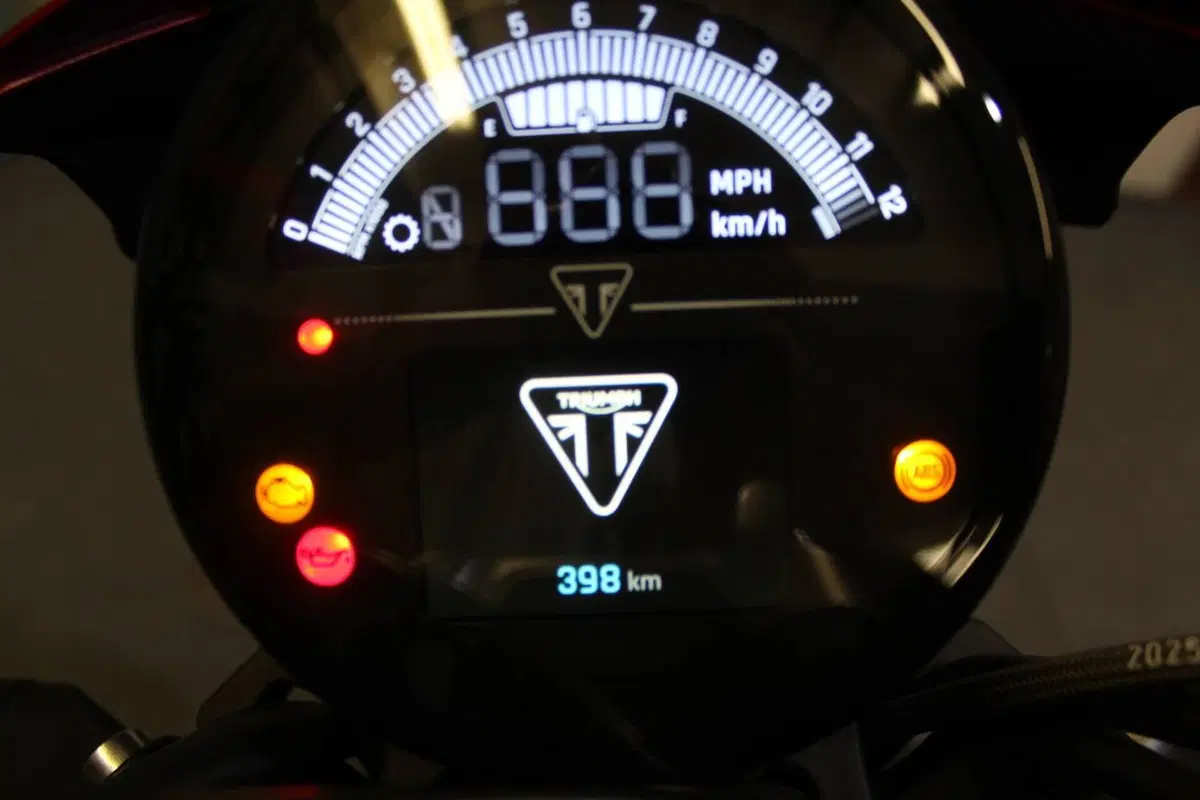 Triumph Trident 800 (2026) (11)