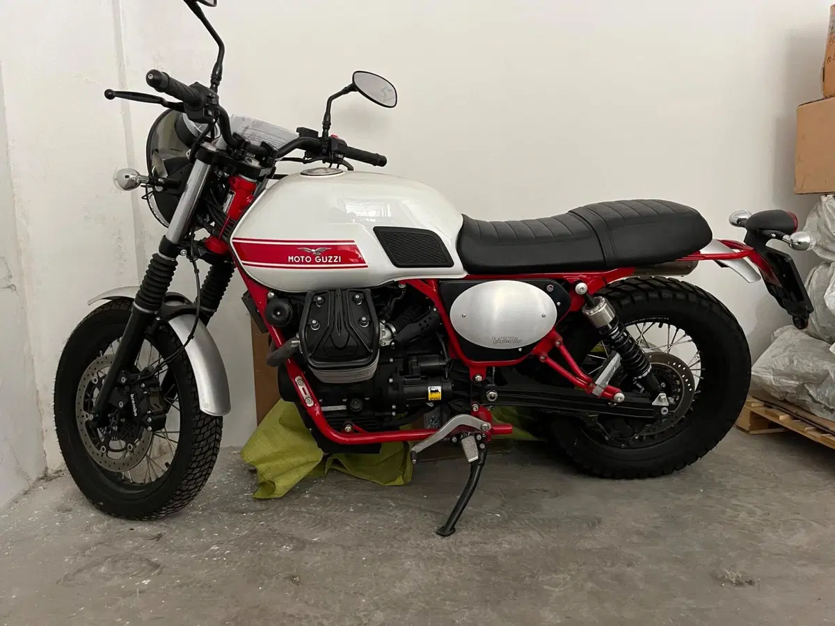 Moto Guzzi V7 II Stornello (2017 - 18) (2)