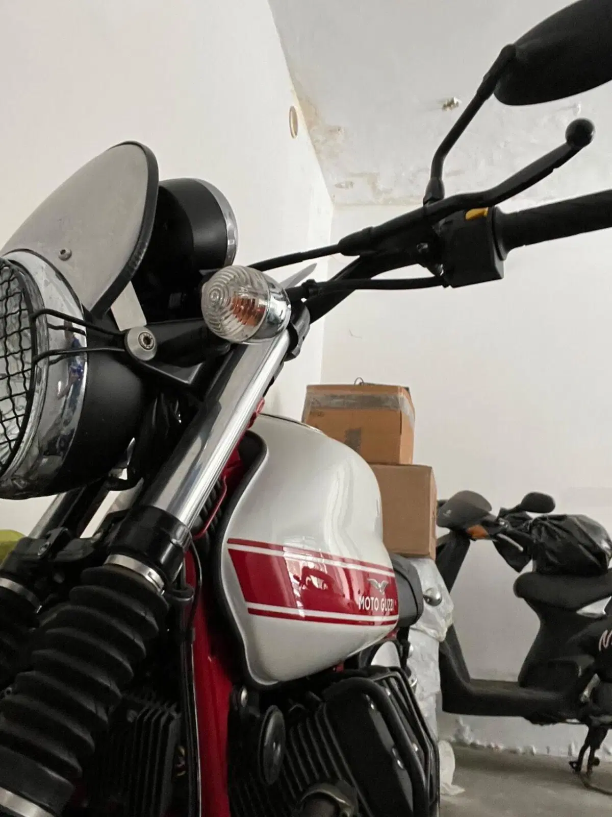 Moto Guzzi V7 II Stornello (2017 - 18) (3)