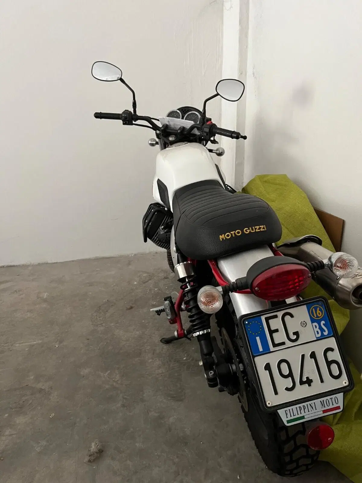 Moto Guzzi V7 II Stornello (2017 - 18) (4)