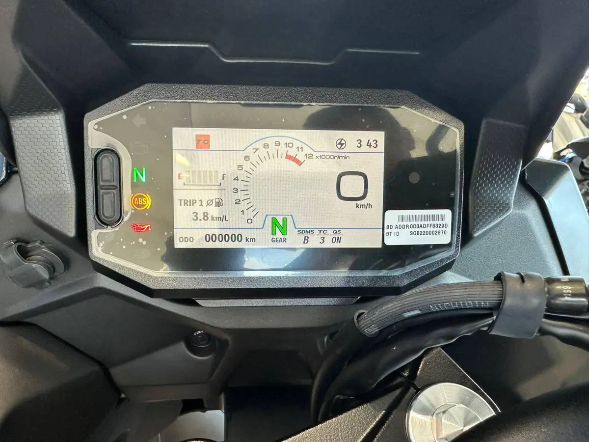 Suzuki SV-7GX (2026) (4)