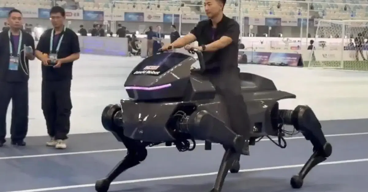 A Pechino il robot quadrupede che si guida come una moto 