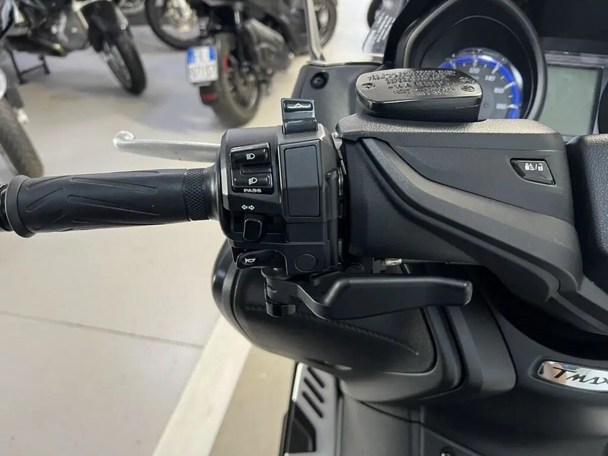 Yamaha T-Max 560 (2020 - 21) (6)