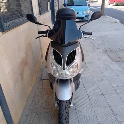 Aprilia Sportcity 200 (2004 - 08) usata