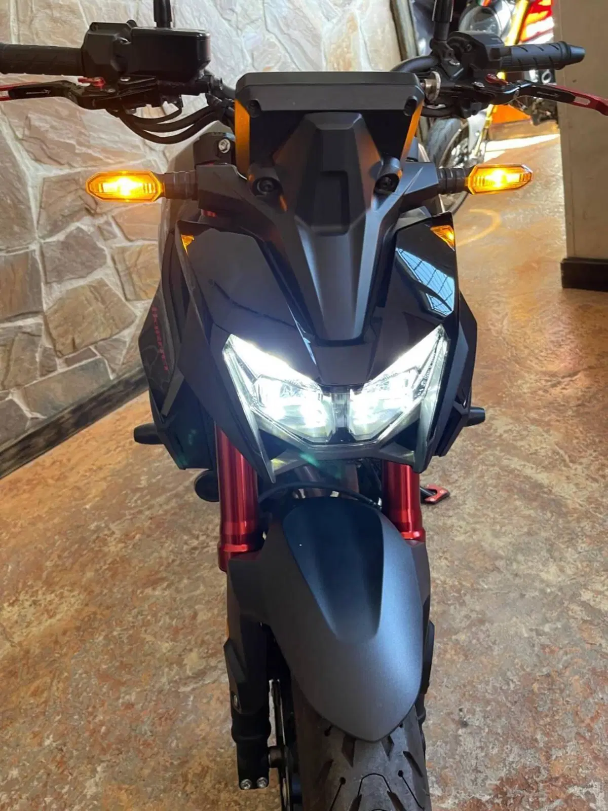 Honda CB 750 Hornet (2026) (9)