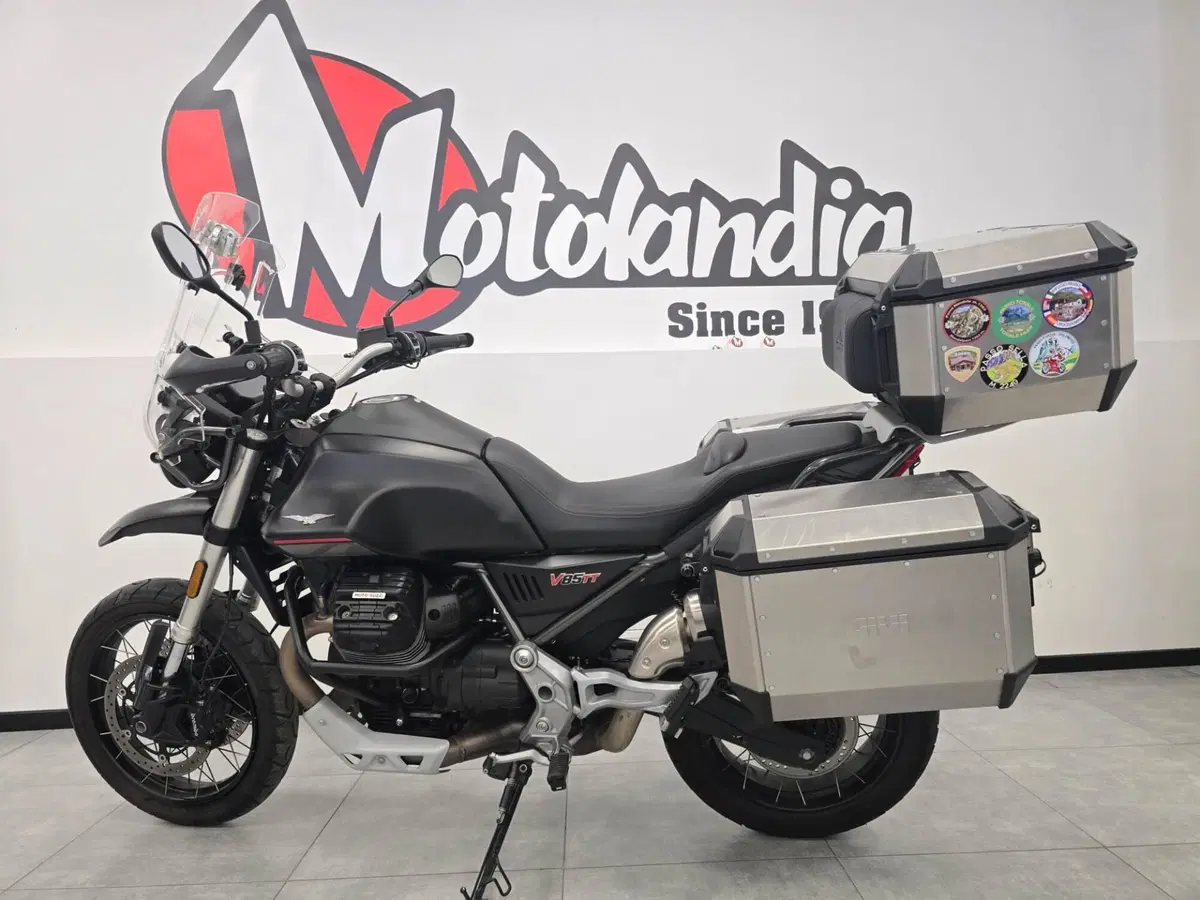 Moto Guzzi V85 TT (2021 - 23) (2)
