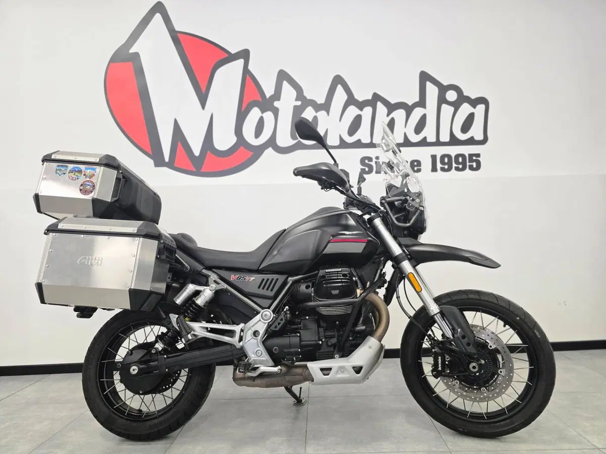 Moto Guzzi V85 TT (2021 - 23) (4)