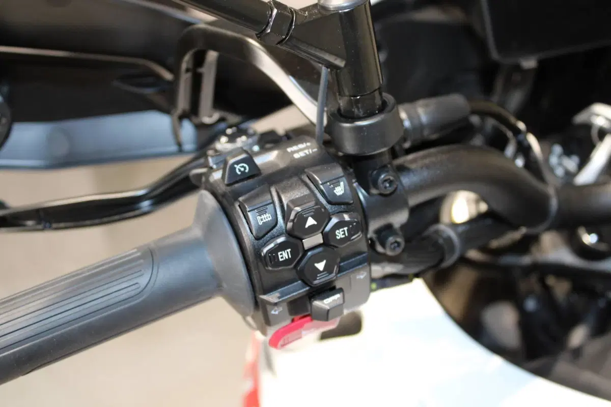 Benelli TRK 902 Stradale (2026) (7)
