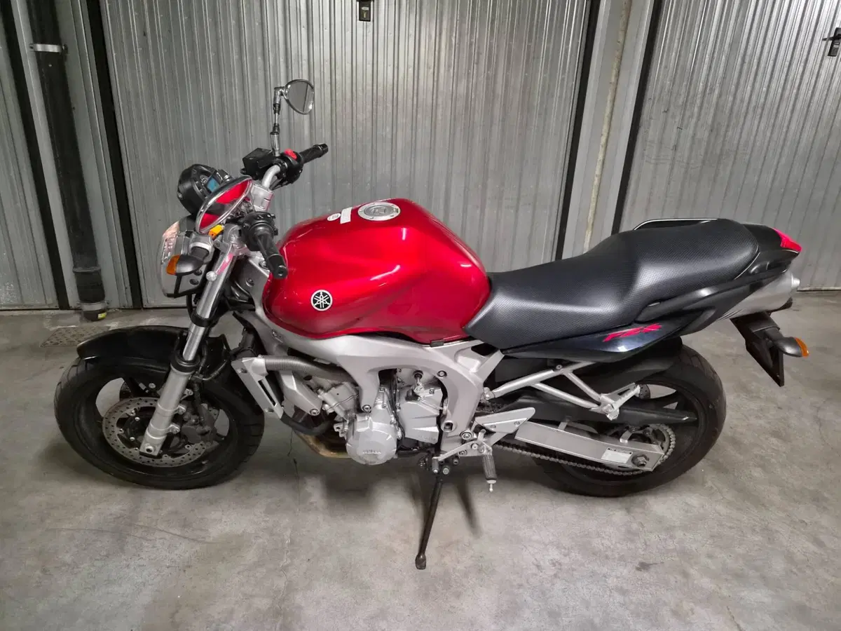 Yamaha FZ6 (2004 - 07) (3)