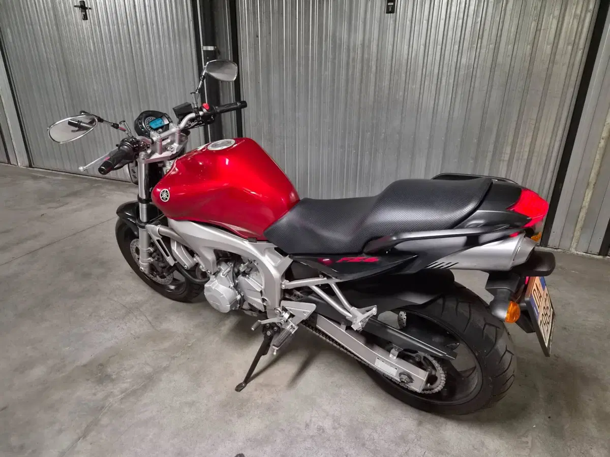 Yamaha FZ6 (2004 - 07) (4)