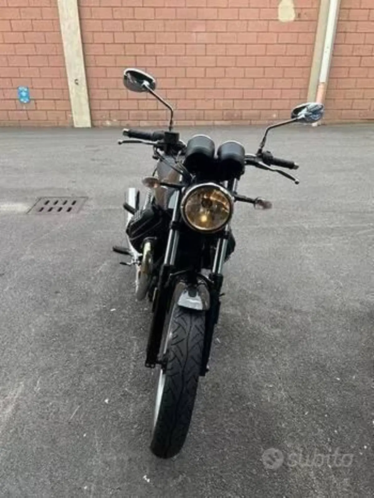 Moto Guzzi V7 III Special (2017 - 20) (2)