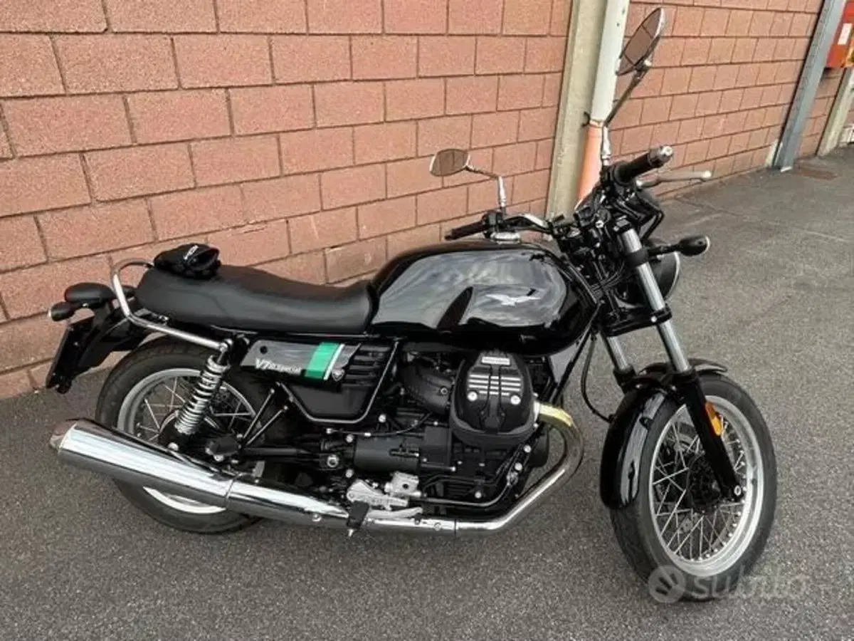 Moto Guzzi V7 III Special (2017 - 20) (3)