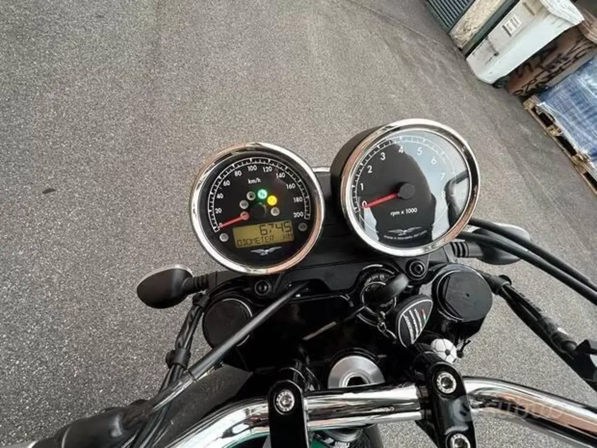 Moto Guzzi V7 III Special (2017 - 20) (4)
