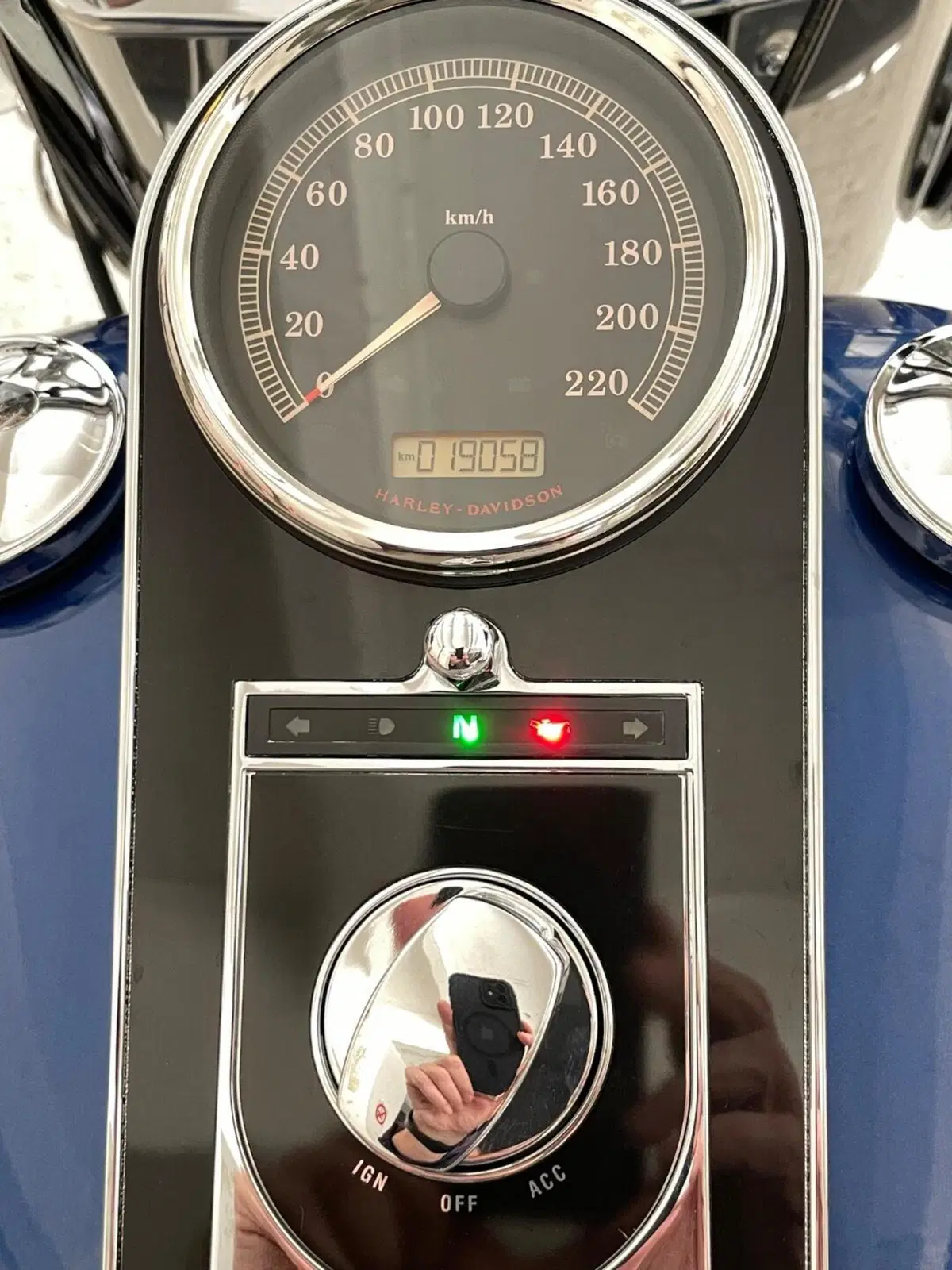Harley-Davidson 1690 Deluxe (2016 - 17) - FLSTN (5)