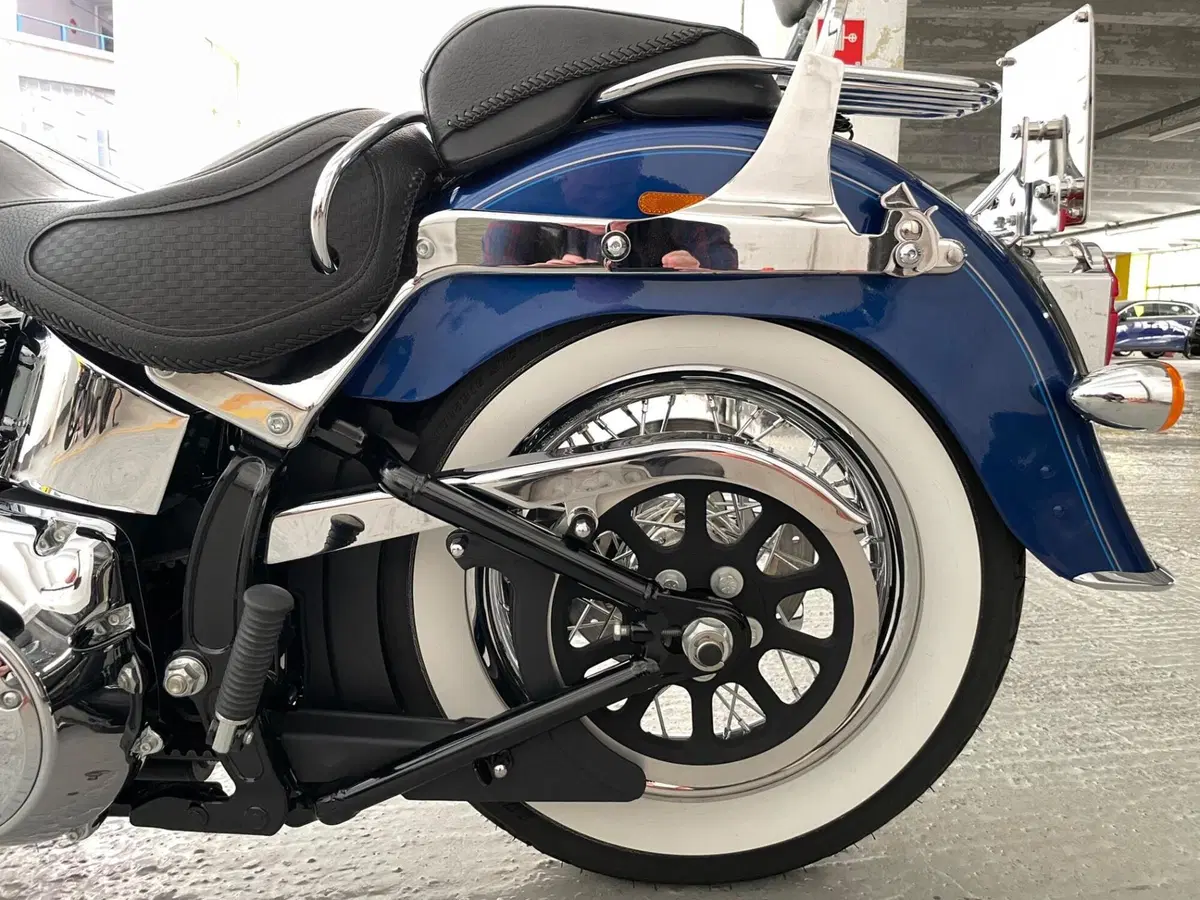 Harley-Davidson 1690 Deluxe (2016 - 17) - FLSTN (7)