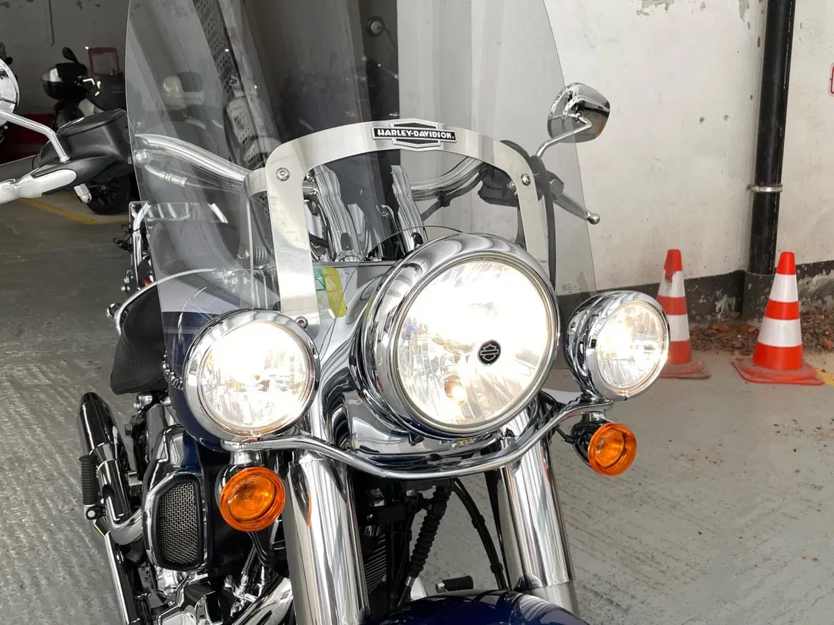 Harley-Davidson 1690 Deluxe (2016 - 17) - FLSTN (16)