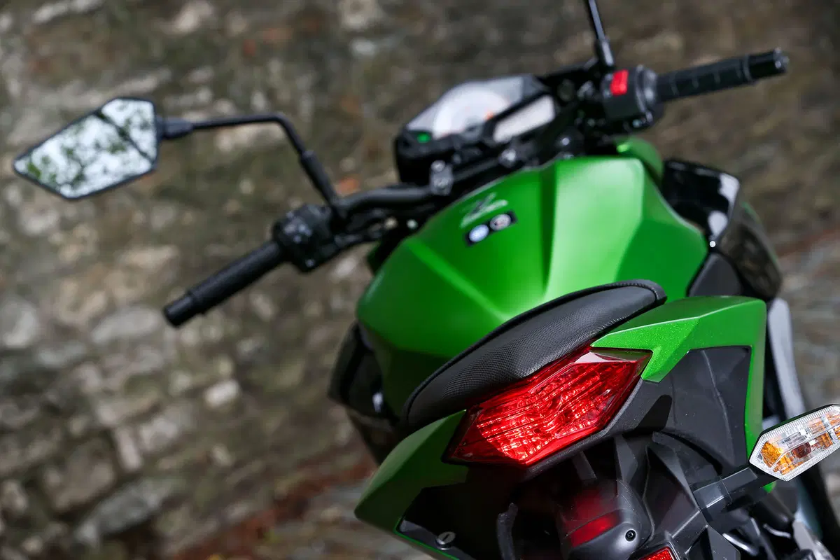 Kawasaki Z300 (4)