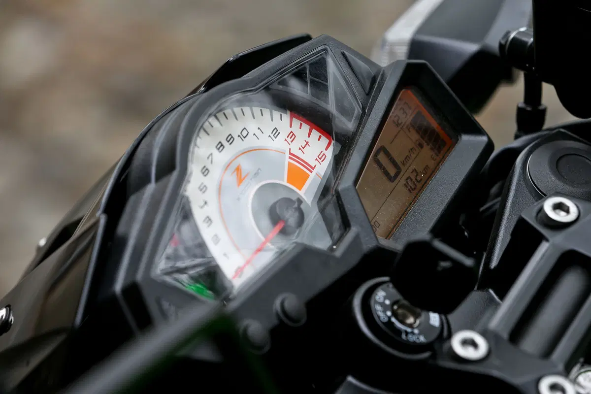 Kawasaki Z300 (2)