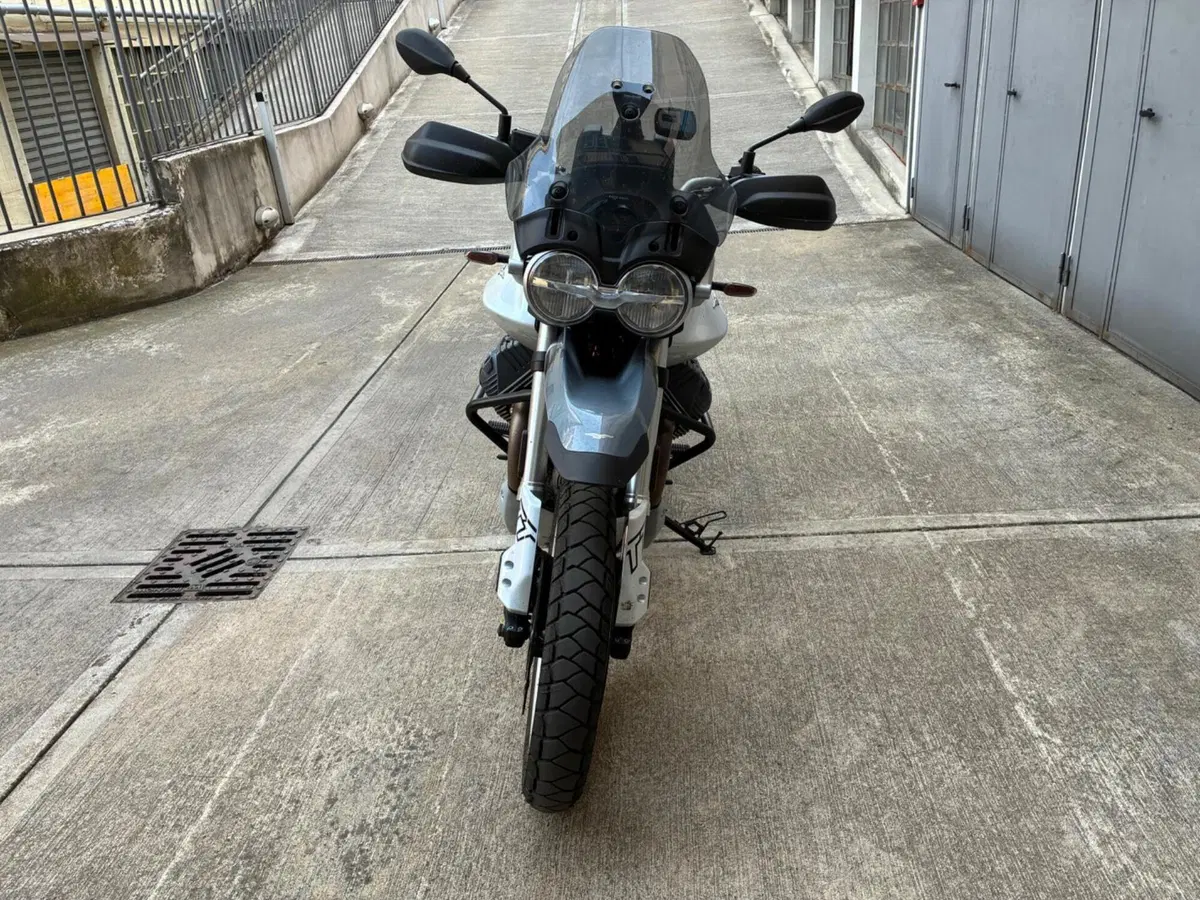 Moto Guzzi V85 TT (2024 - 26) (2)