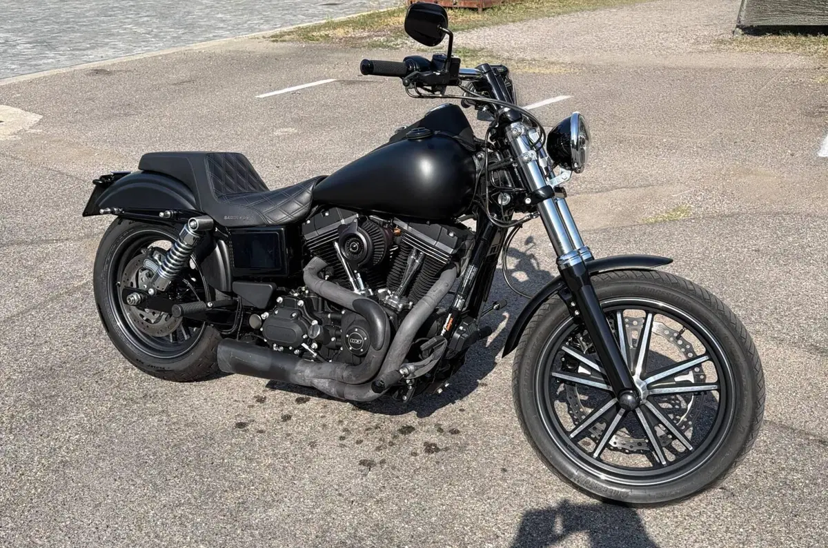 Harley-Davidson 1690 Street Bob Special (2015 - 16) - FXDB (3)