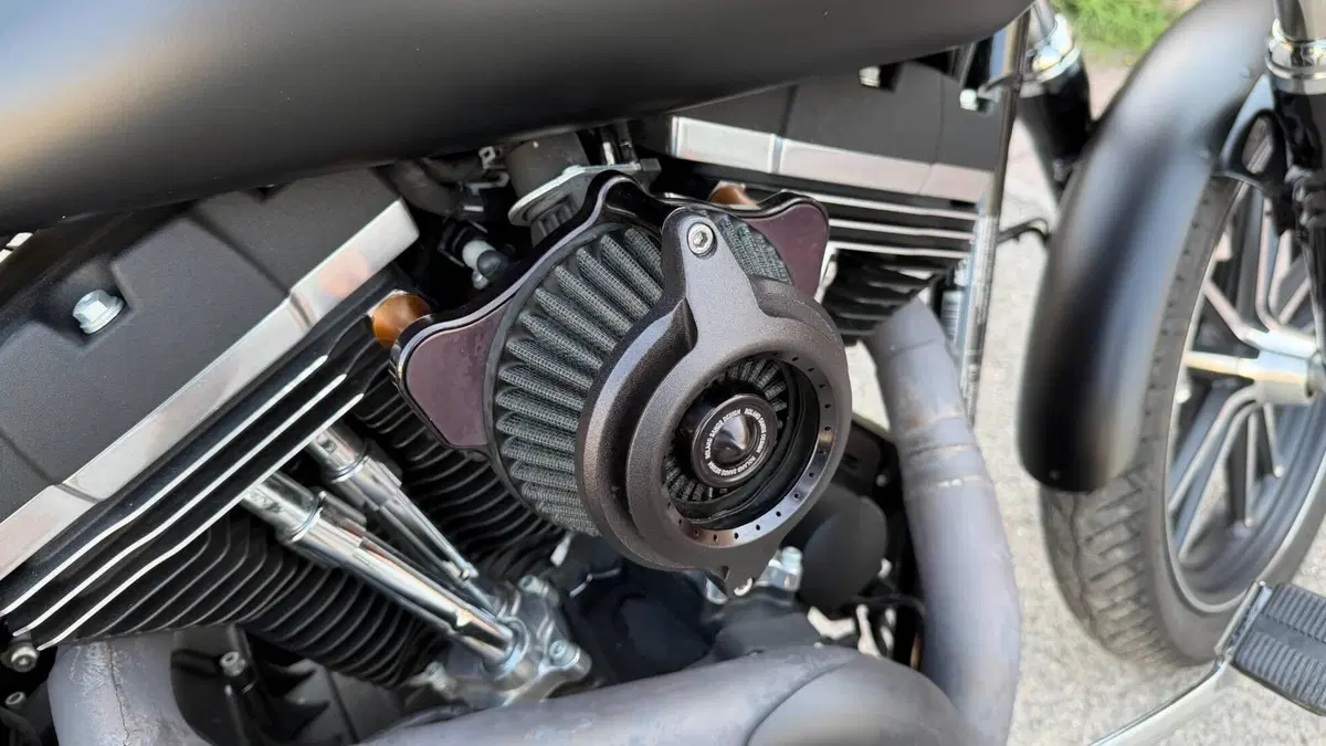 Harley-Davidson 1690 Street Bob Special (2015 - 16) - FXDB (8)