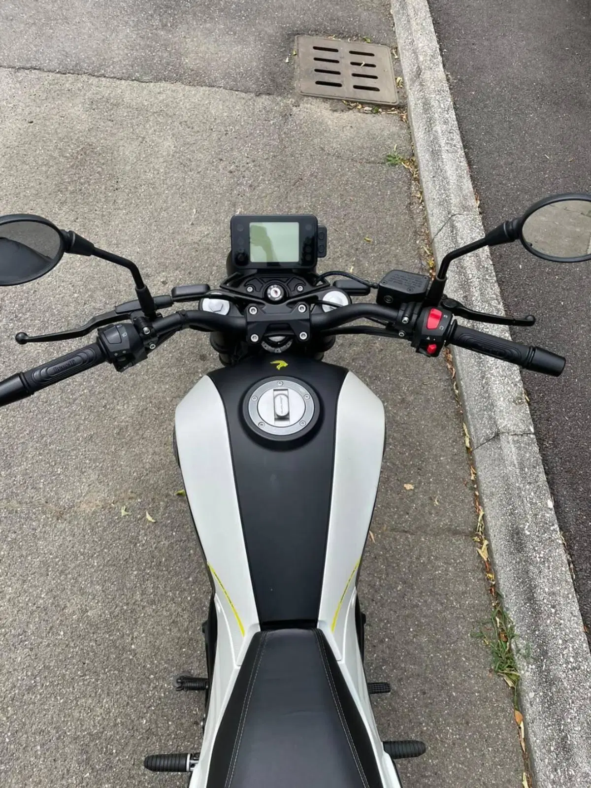 Benelli Leoncino 125 (2022 - 25) (4)