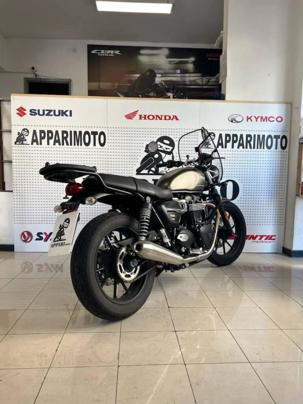 Triumph Street Twin 900 (2021 - 22) (5)