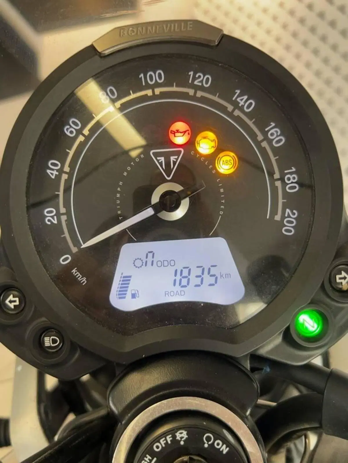 Triumph Street Twin 900 (2021 - 22) (7)
