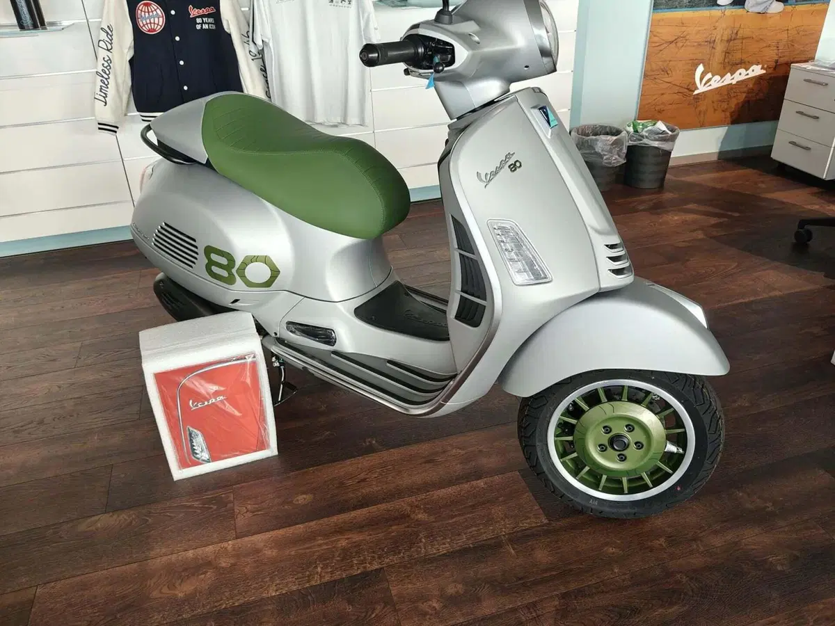 Vespa GTS 310 80th (2026)