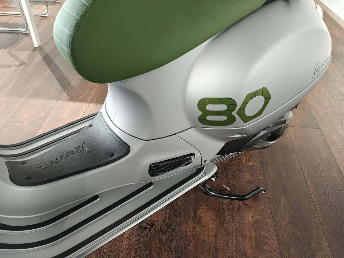 Vespa GTS 310 80th (2026) (3)