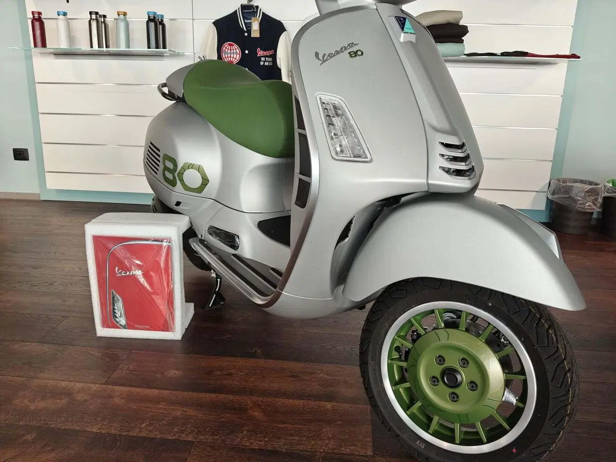 Vespa GTS 310 80th (2026) (4)