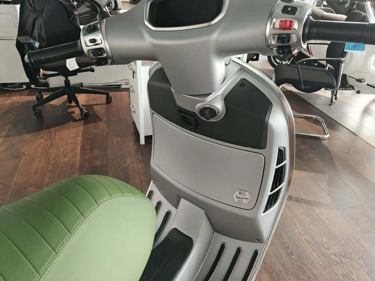 Vespa GTS 310 80th (2026) (9)