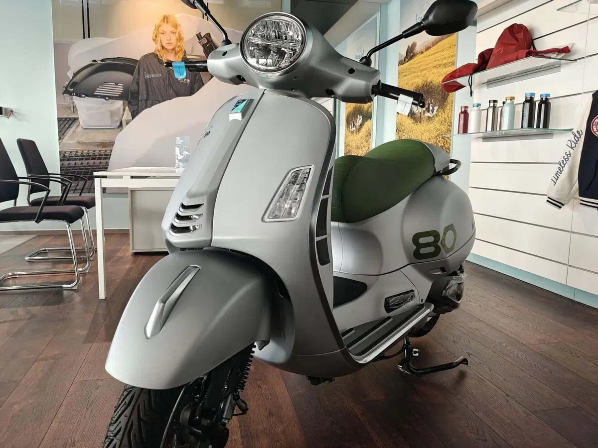 Vespa GTS 310 80th (2026) (11)