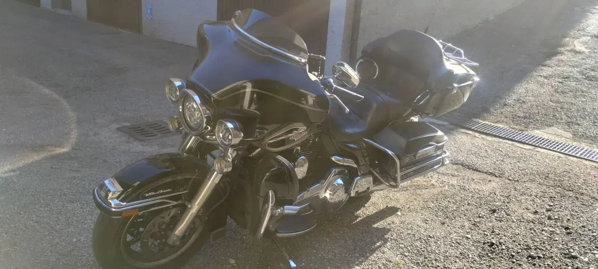 Harley-Davidson 1584 Electra Glide Ultra Classic (2007) - FLHTCU (3)