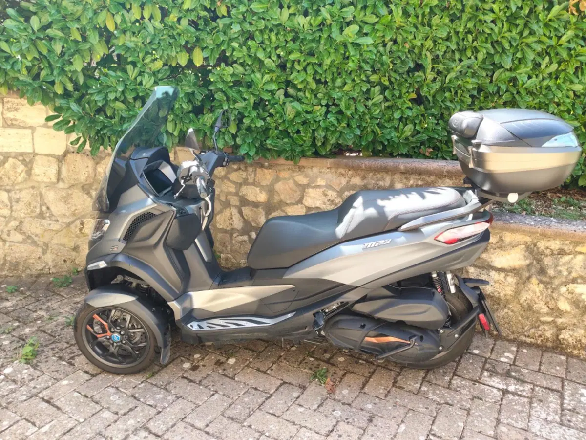 Piaggio MP3 530 Hpe Exclusive (2025 - 26) (2)