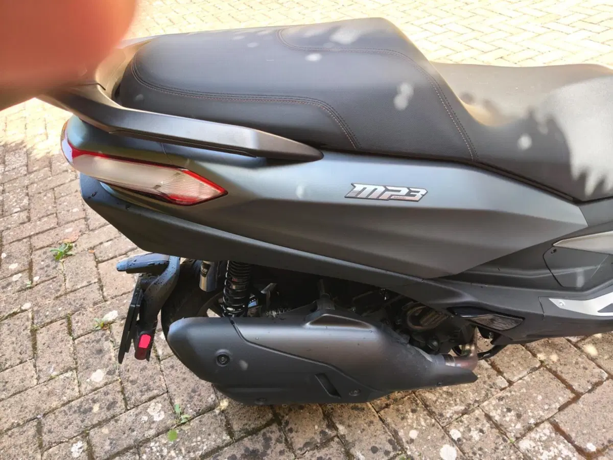 Piaggio MP3 530 Hpe Exclusive (2025 - 26) (7)