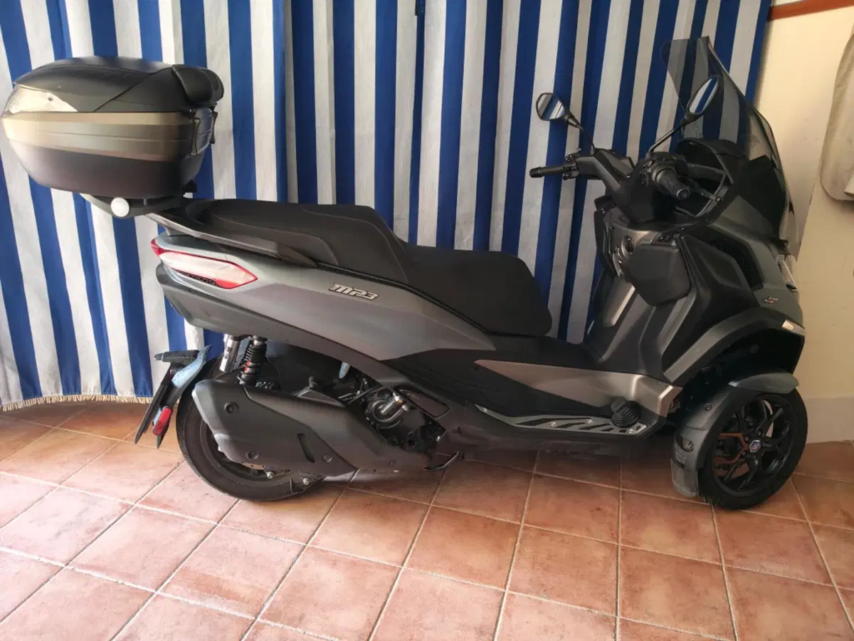 Piaggio MP3 530 Hpe Exclusive (2025 - 26) (16)
