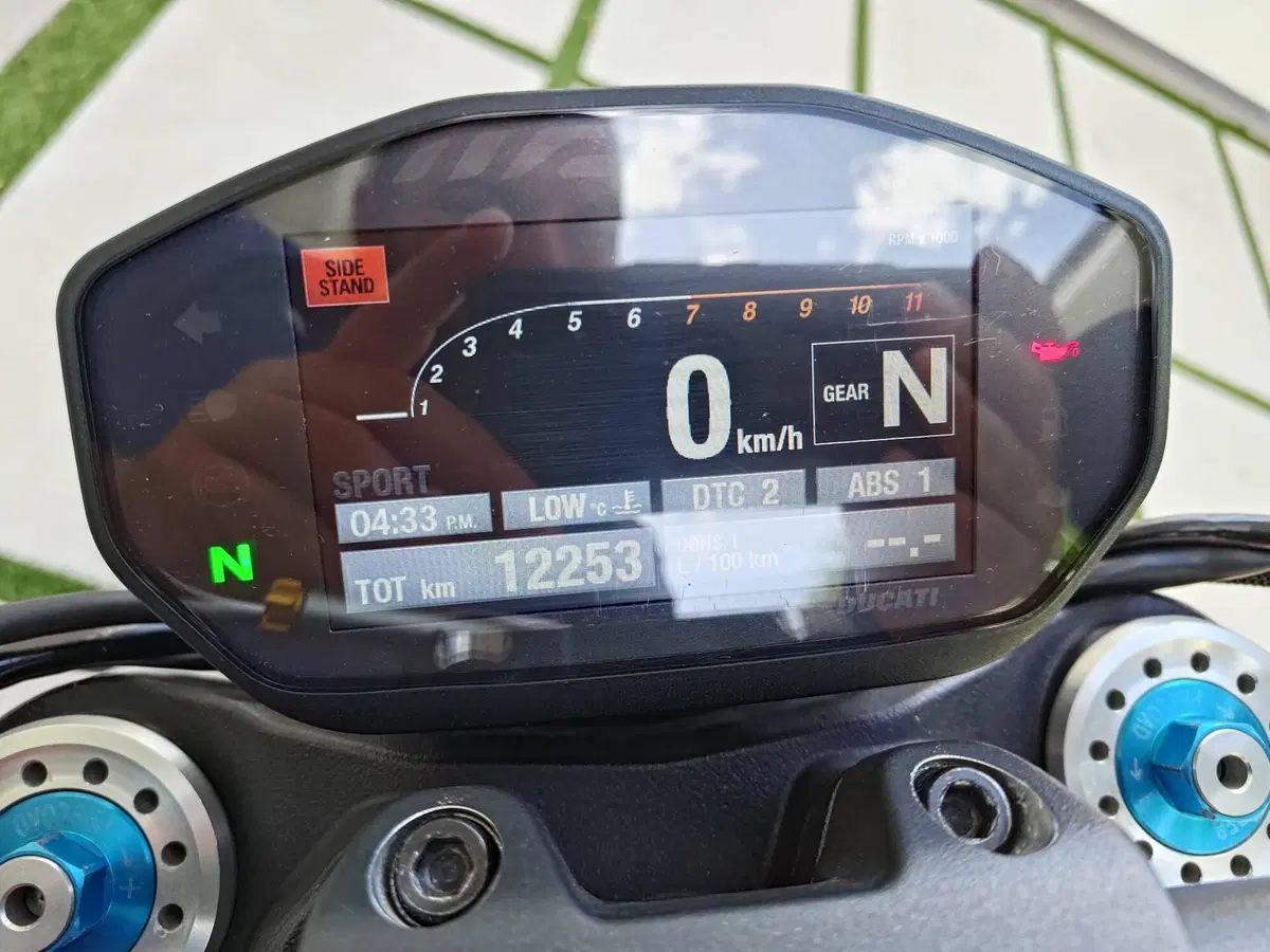 Ducati Monster 1200 R (2016 - 19) (8)