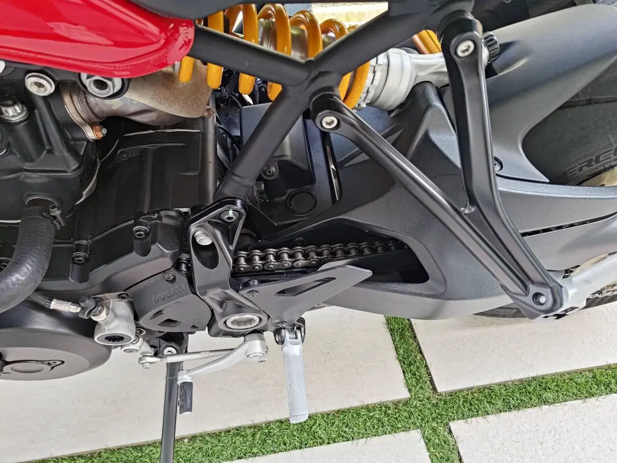 Ducati Monster 1200 R (2016 - 19) (15)