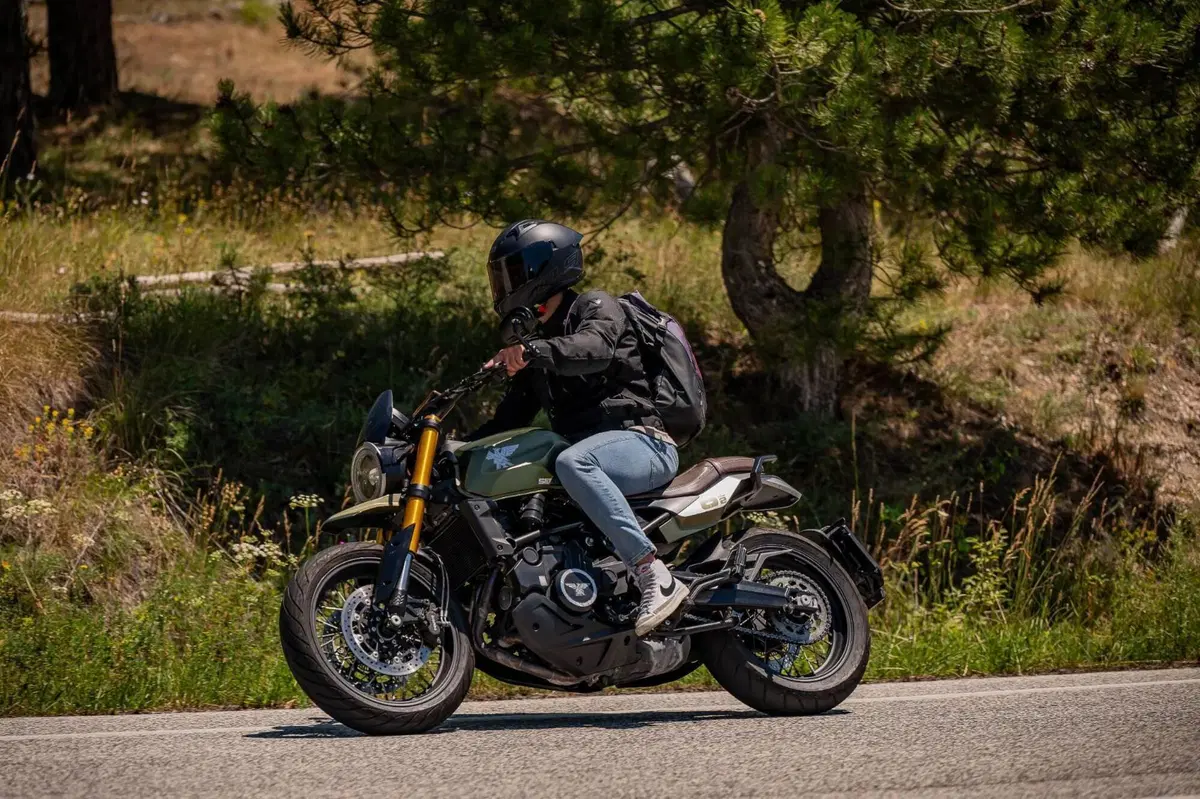 Moto Morini SEIEMMEZZO SCR (2022 - 26) (4)