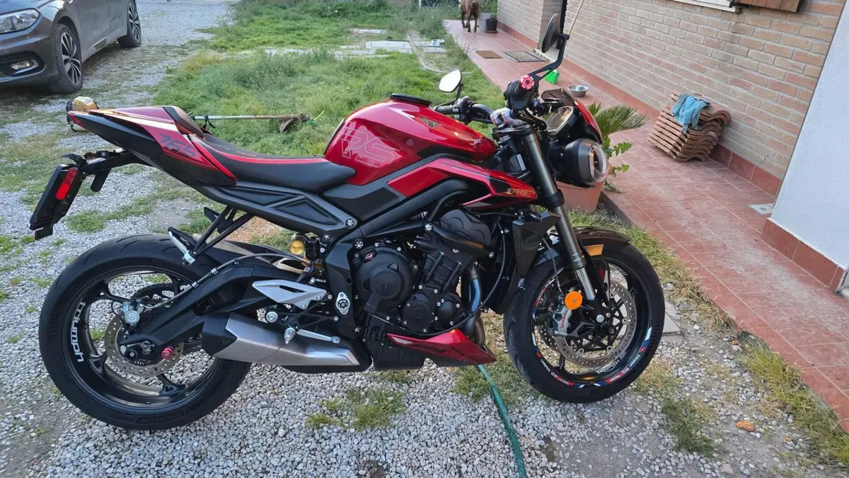 Triumph Street Triple 765 RS (2023 - 26) (2)