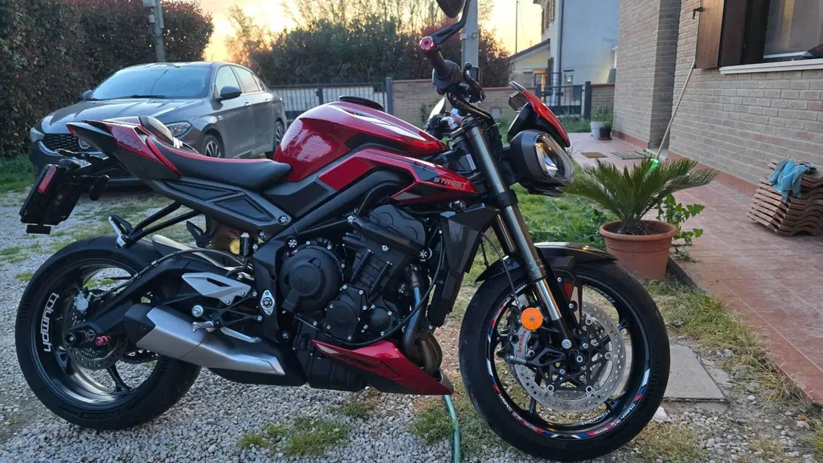 Triumph Street Triple 765 RS (2023 - 26) (4)