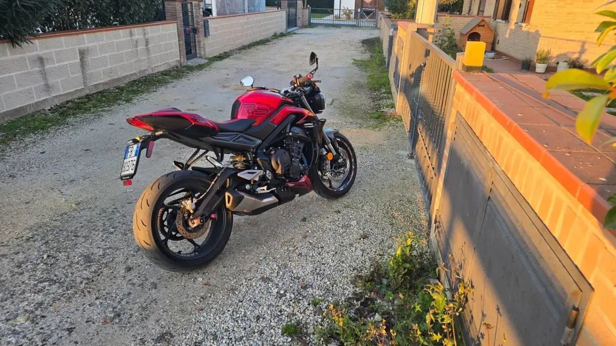 Triumph Street Triple 765 RS (2023 - 26) (11)