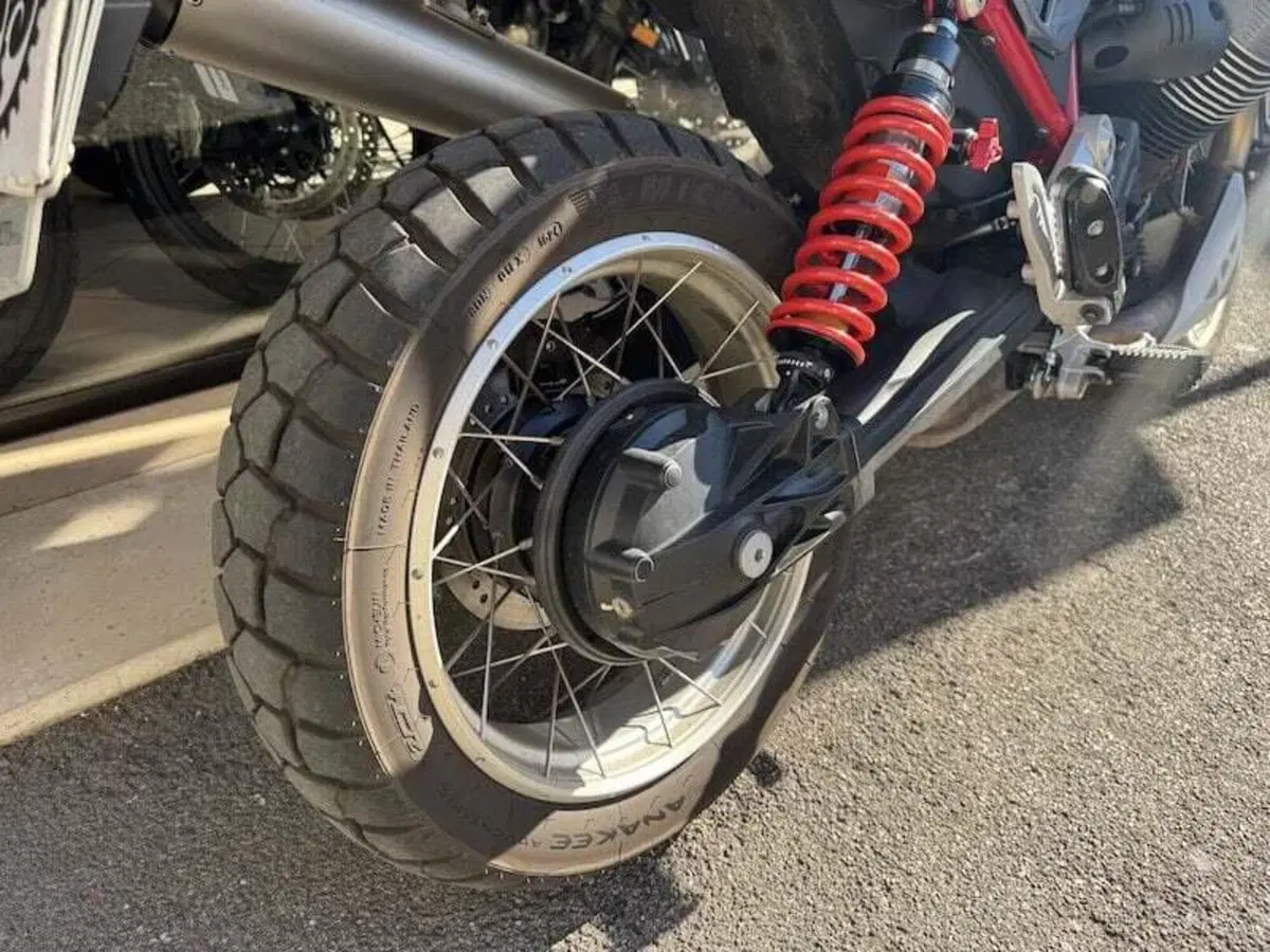 Moto Guzzi V85 TT (2024 - 26) (2)